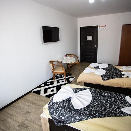 คาซ่า อเล็กซ์ Hotel ทาร์กู จิอู ภายนอก รูปภาพ