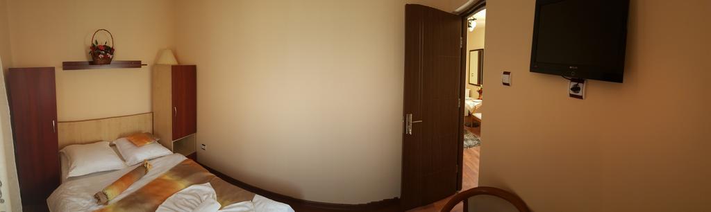 คาซ่า อเล็กซ์ Hotel ทาร์กู จิอู ห้อง รูปภาพ