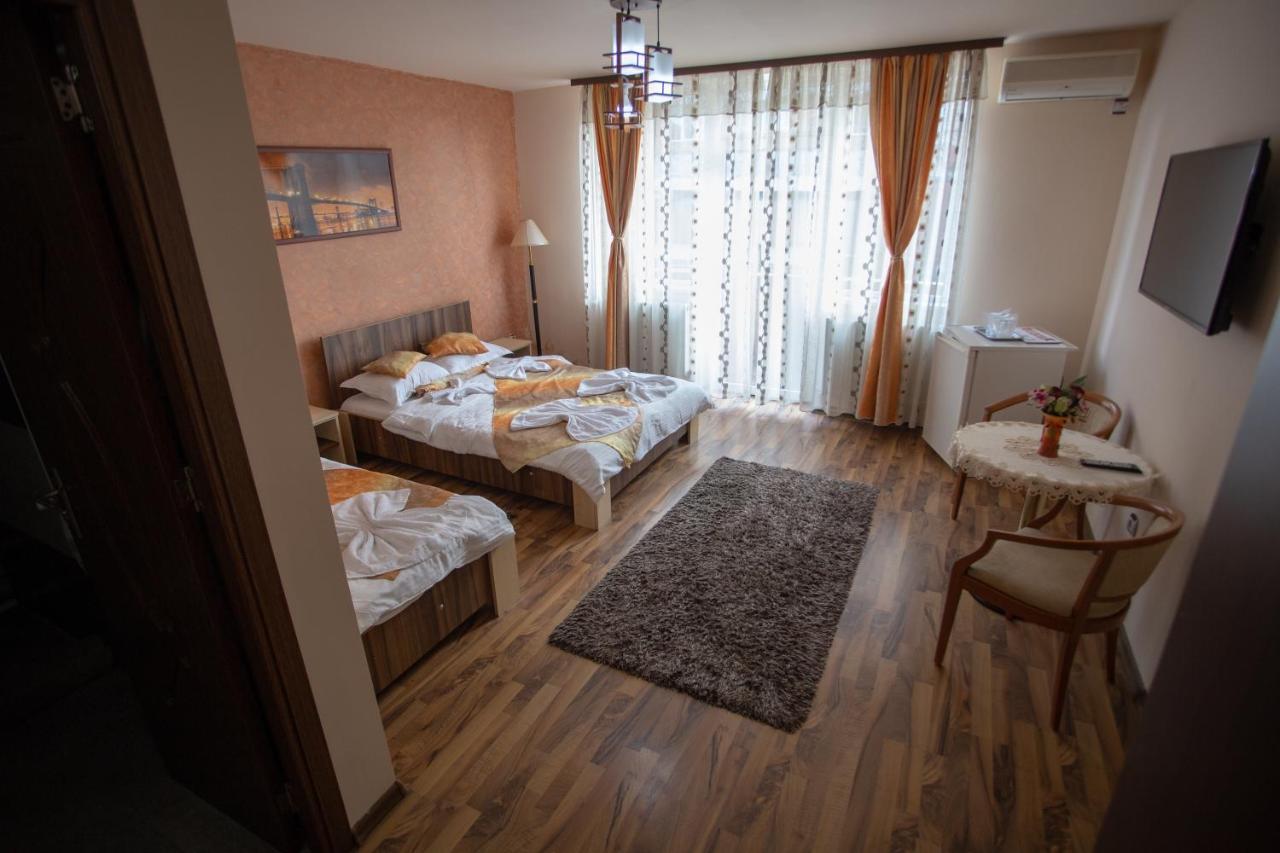 คาซ่า อเล็กซ์ Hotel ทาร์กู จิอู ภายนอก รูปภาพ