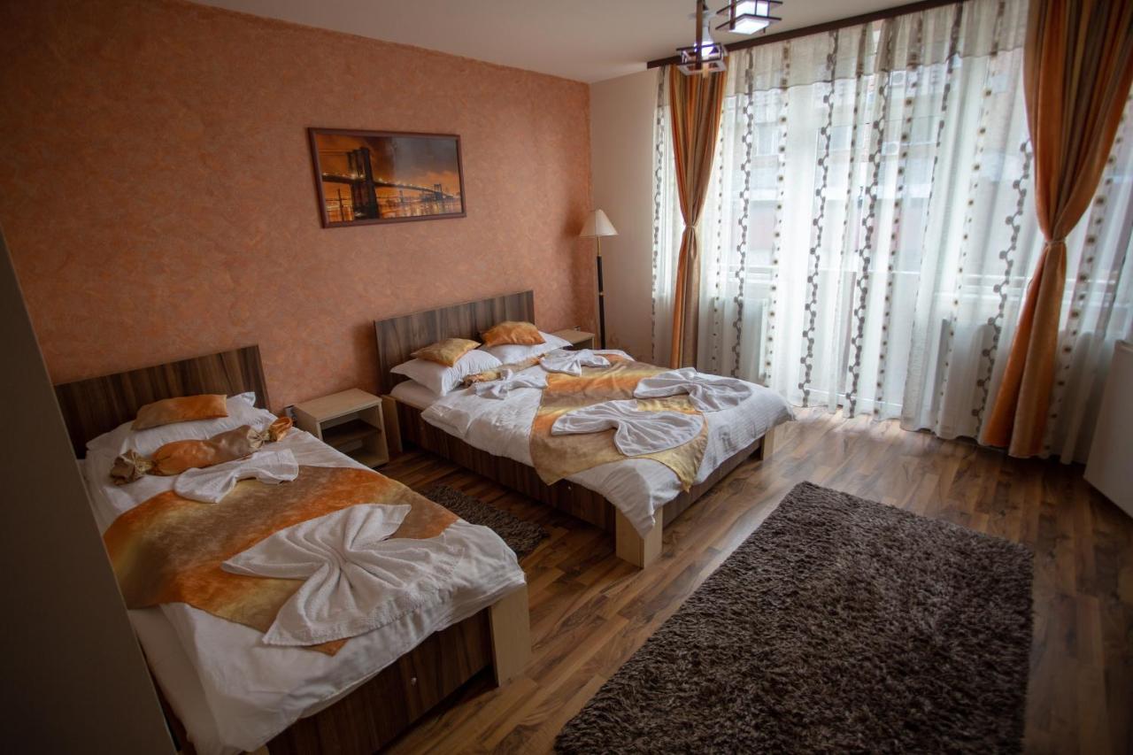 คาซ่า อเล็กซ์ Hotel ทาร์กู จิอู ภายนอก รูปภาพ